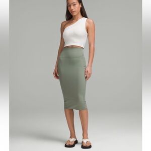 Lululemon Nulu Slim-Fit High-Rise Skirt in Grey Eucalyptus